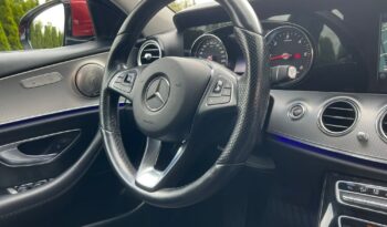 MERCEDES-BENZ   Klasa E    194 KM    Automatyczna    RWD (tył)    Bordowy full