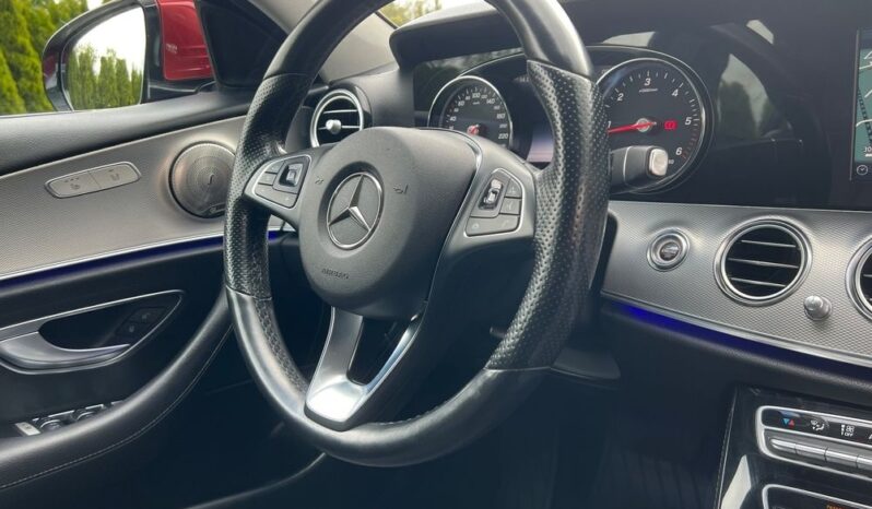 MERCEDES-BENZ   Klasa E    194 KM    Automatyczna    RWD (tył)    Bordowy full