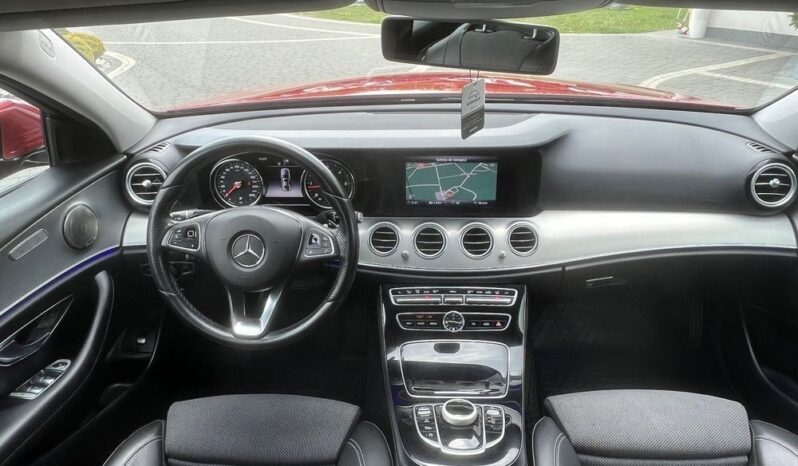 MERCEDES-BENZ   Klasa E    194 KM    Automatyczna    RWD (tył)    Bordowy full