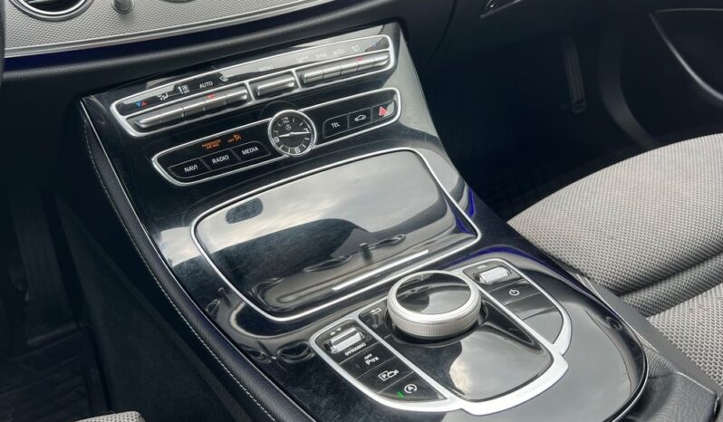 MERCEDES-BENZ   Klasa E    194 KM    Automatyczna    RWD (tył)    Bordowy full