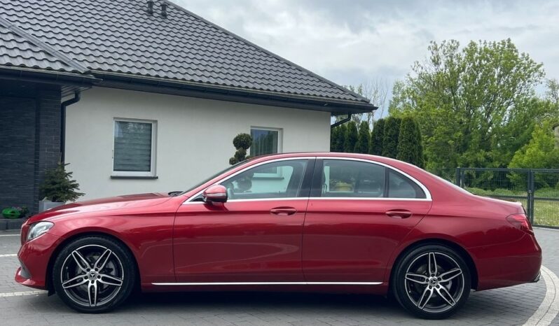 MERCEDES-BENZ   Klasa E    194 KM    Automatyczna    RWD (tył)    Bordowy full