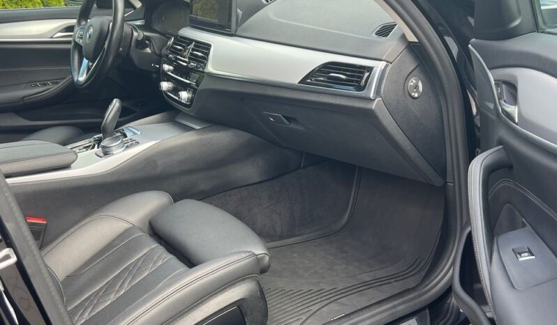 BMW   Seria 5    190 KM    Automatyczna    RWD (tył)    Czarny full