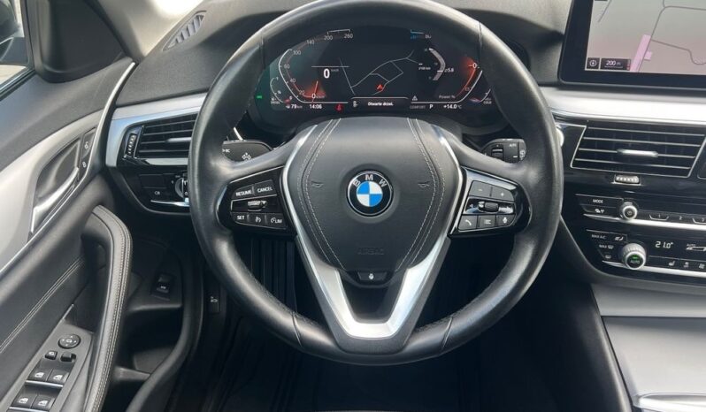 BMW   Seria 5    190 KM    Automatyczna    RWD (tył)    Czarny full