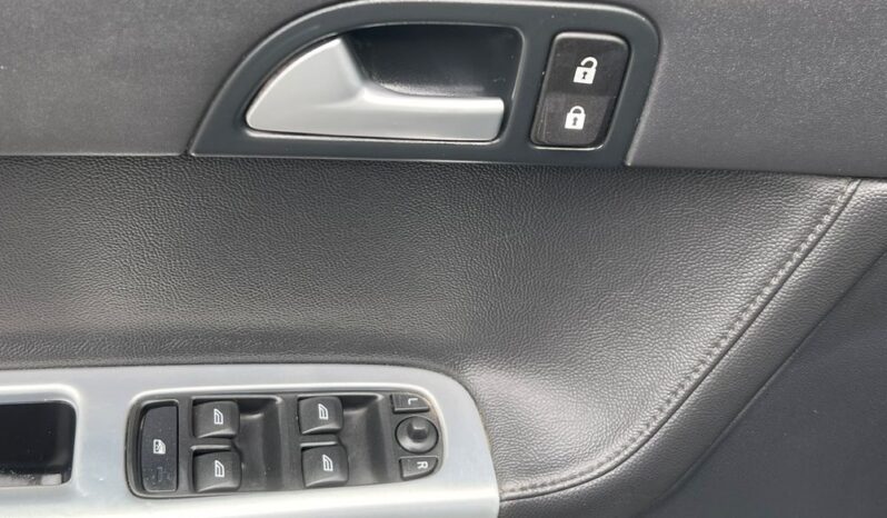 VOLVO   V50     115 KM    Manualna    FWD (przód)    Niebieski full