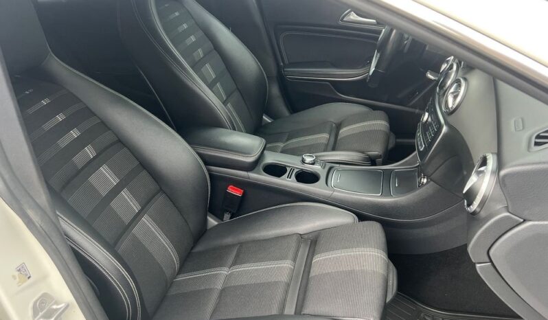 MERCEDES-BENZ   CLA     156 KM    Automatyczna    FWD (przód)    Biały full