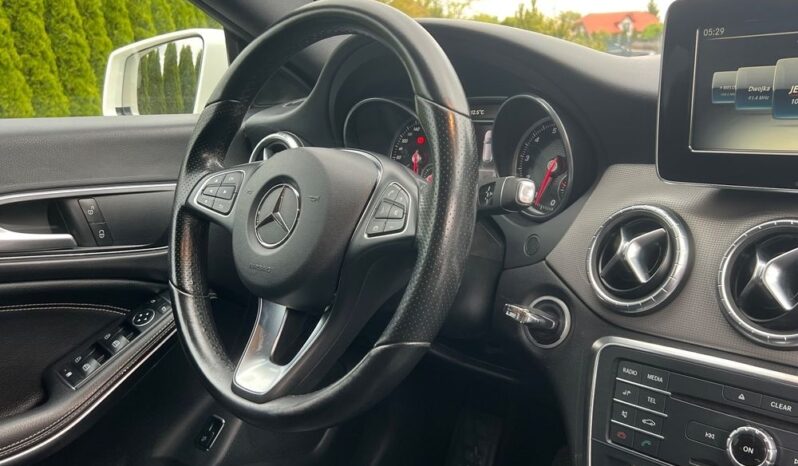 MERCEDES-BENZ   CLA     156 KM    Automatyczna    FWD (przód)    Biały full