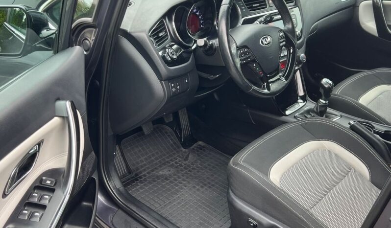KIA   Ceed     135 KM    Manualna    FWD (przód)    Szary full