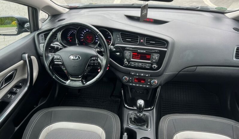 KIA   Ceed     135 KM    Manualna    FWD (przód)    Szary full