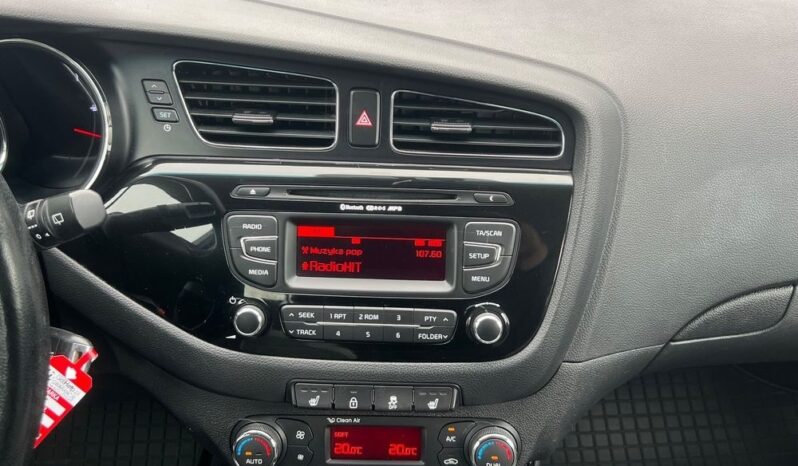 KIA   Ceed     135 KM    Manualna    FWD (przód)    Szary full