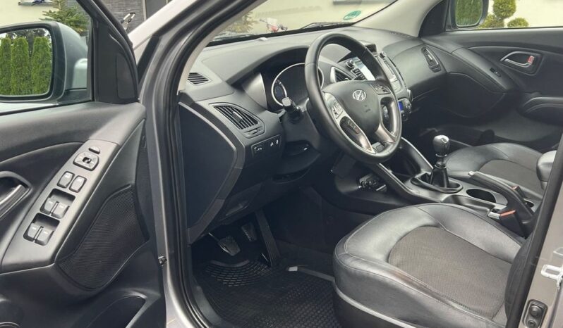 HYUNDAI   ix35     116 KM    Manualna    FWD (przód)    Szary full