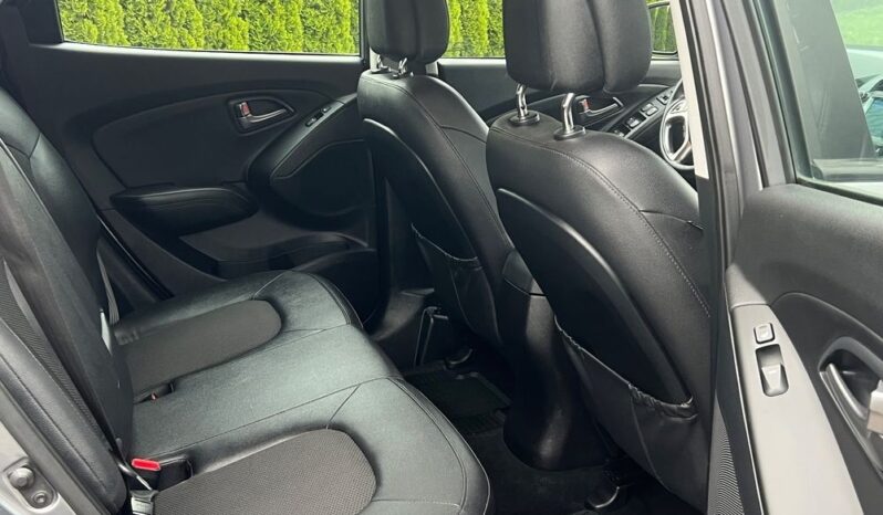 HYUNDAI   ix35     116 KM    Manualna    FWD (przód)    Szary full