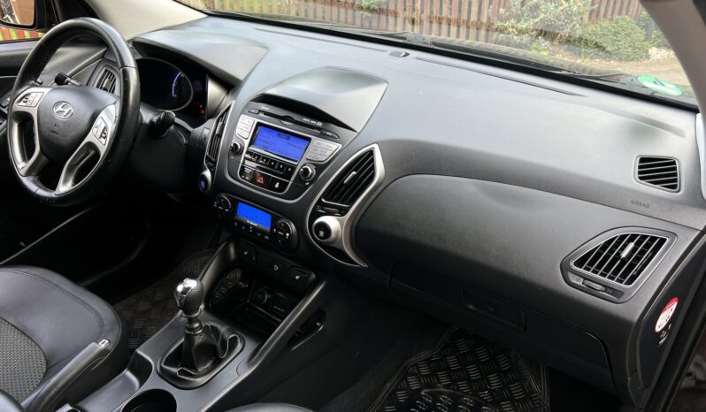HYUNDAI ix35  | FWD (przód) | Manualna | 114 KM | Czarny full