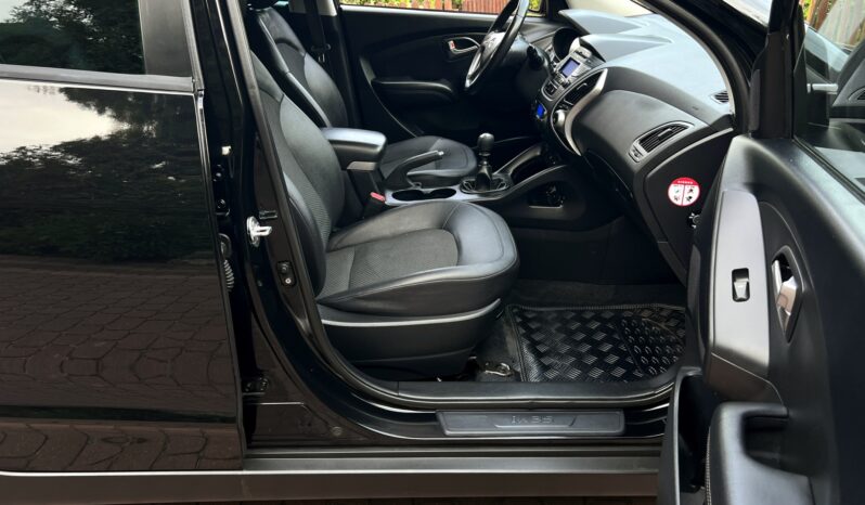 HYUNDAI ix35  | FWD (przód) | Manualna | 114 KM | Czarny full