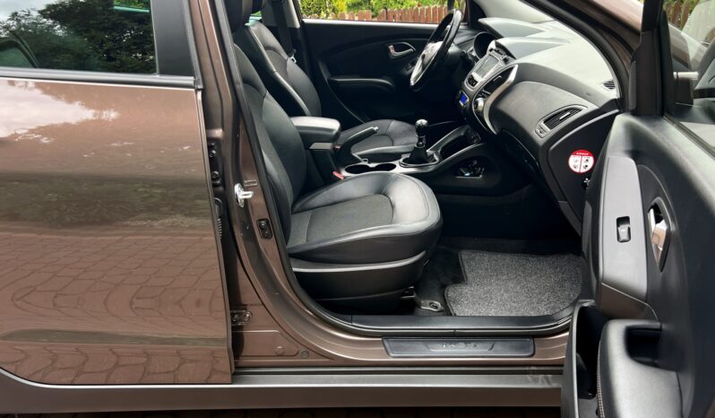 HYUNDAI ix35  | FWD (przód) | Manualna | 136 KM | Brązowy full