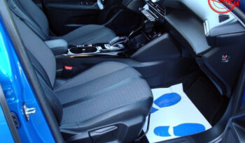 PEUGEOT   2008     130 KM    Automatyczna    FWD (przód)    Niebieski full
