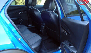 PEUGEOT   2008     130 KM    Automatyczna    FWD (przód)    Niebieski full