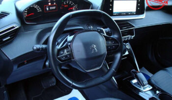PEUGEOT   2008     130 KM    Automatyczna    FWD (przód)    Niebieski full