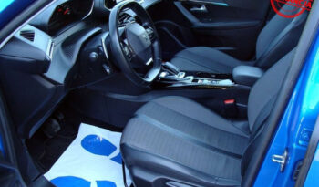 PEUGEOT   2008     130 KM    Automatyczna    FWD (przód)    Niebieski full