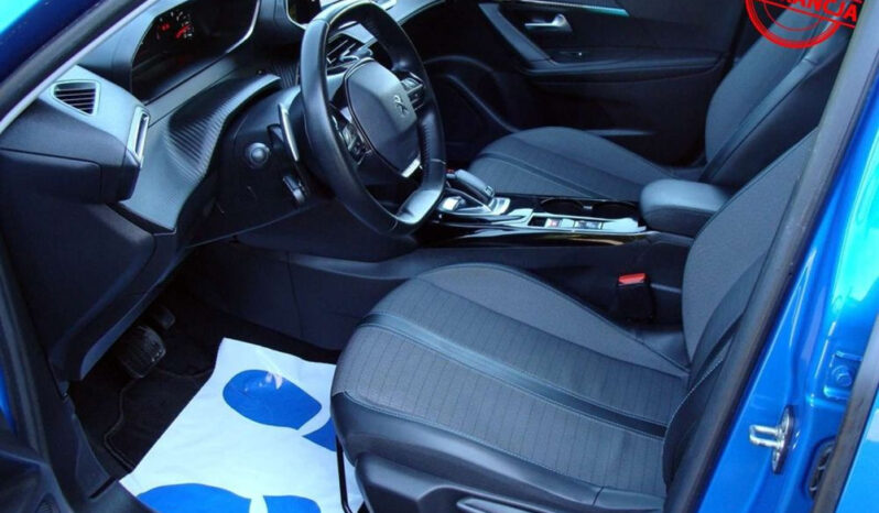 PEUGEOT   2008     130 KM    Automatyczna    FWD (przód)    Niebieski full