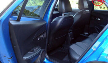 PEUGEOT   2008     130 KM    Automatyczna    FWD (przód)    Niebieski full