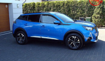 PEUGEOT   2008     130 KM    Automatyczna    FWD (przód)    Niebieski full