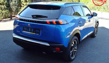 PEUGEOT   2008     130 KM    Automatyczna    FWD (przód)    Niebieski full