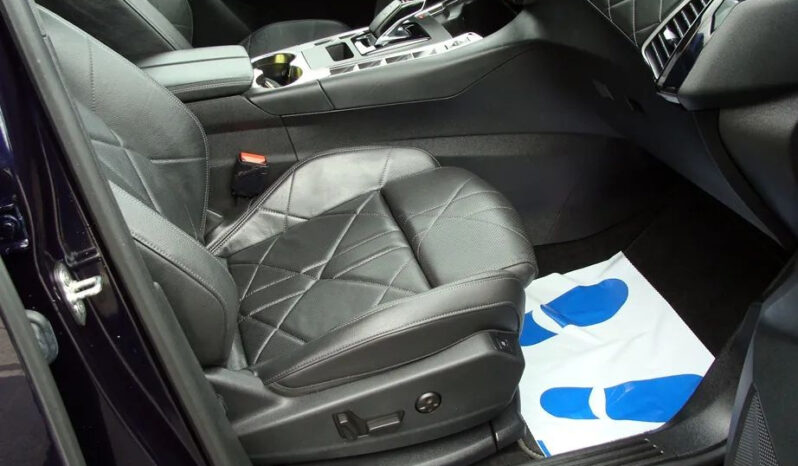 DS Automobiles   DS 7 Crossback    200 KM    Automatyczna    4×4 (stały)    Fioletowy full