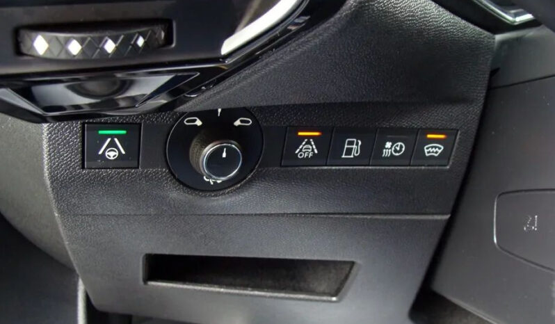 DS Automobiles   DS 7 Crossback    200 KM    Automatyczna    4×4 (stały)    Fioletowy full