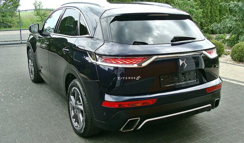 DS Automobiles   DS 7 Crossback    200 KM    Automatyczna    4×4 (stały)    Fioletowy full