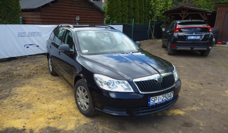 SKODA Octavia  | FWD (przód) | Manualna | 122 KM | Czarny full