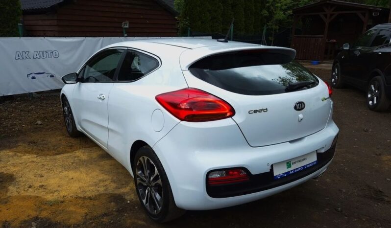 KIA Proceed | FWD (przód) | Manualna | 135 KM | Biały full