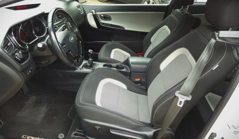 KIA Proceed | FWD (przód) | Manualna | 135 KM | Biały full
