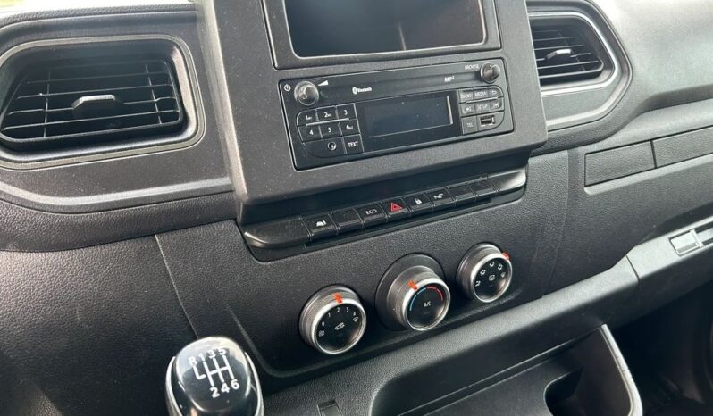 RENAULT Master  | FWD (przód) | Manualna | 136 KM | Biały full