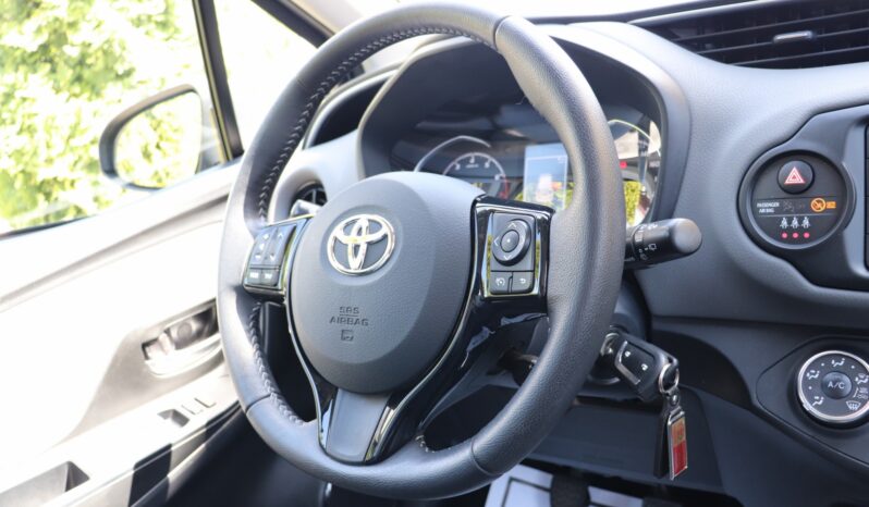 TOYOTA Yaris  | 2020 | 111 KM | 1496cm3 | Beżowy full