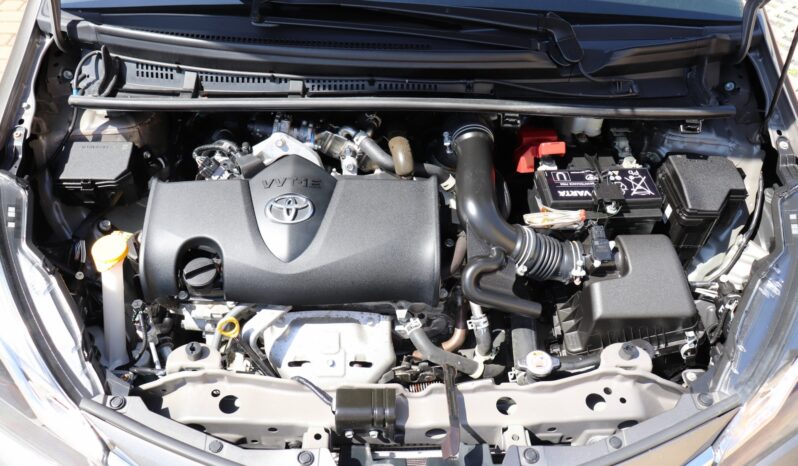 TOYOTA Yaris  | 2020 | 111 KM | 1496cm3 | Beżowy full