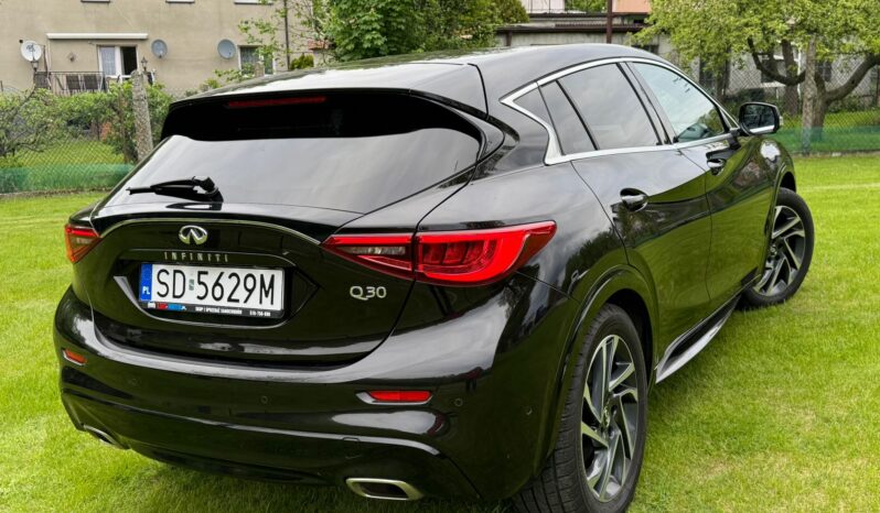 Infiniti Q30 | FWD (przód) | Automatyczna | 156 KM | Czarny full