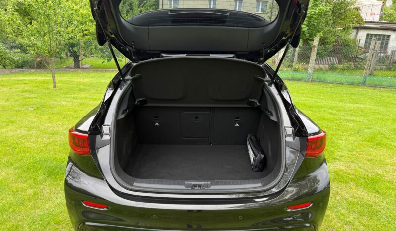 Infiniti Q30 | FWD (przód) | Automatyczna | 156 KM | Czarny full