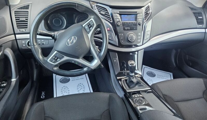 HYUNDAI i40  | FWD (przód) | Manualna | 135 KM | Czarny full