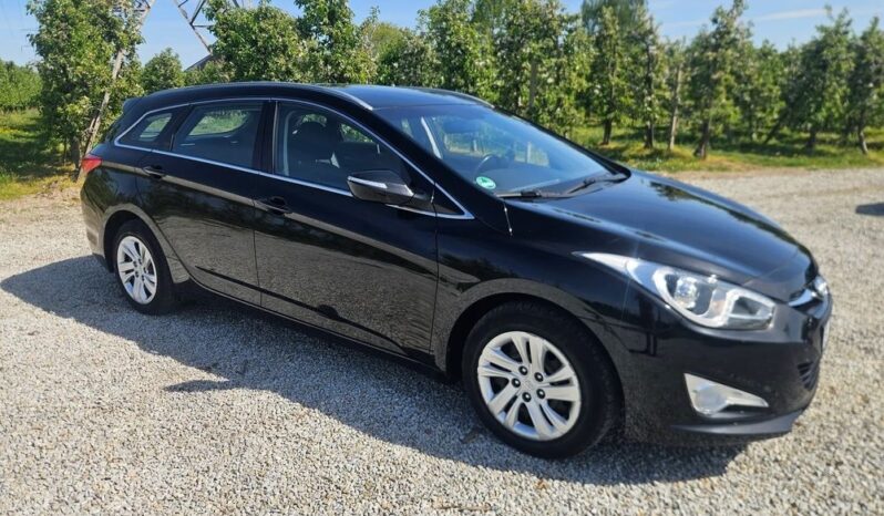 HYUNDAI i40  | FWD (przód) | Manualna | 135 KM | Czarny full
