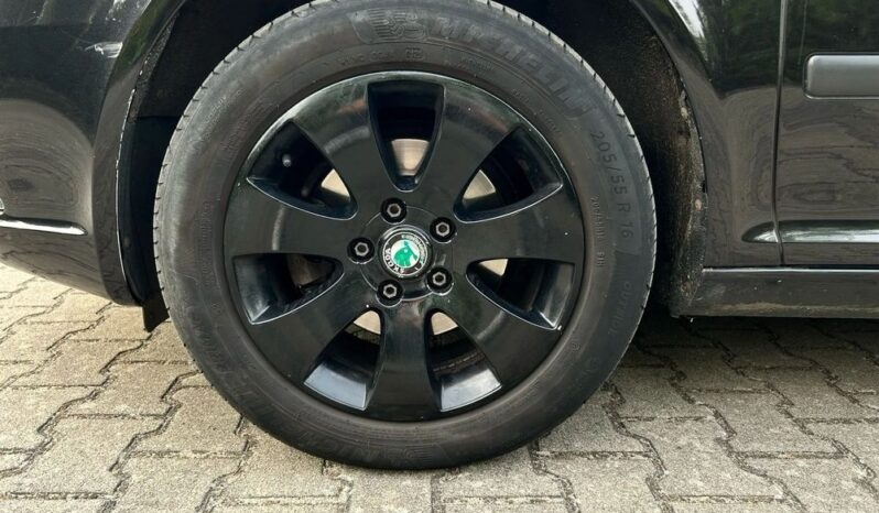 SKODA Octavia  | FWD (przód) | Automatyczna | 105 KM | Czarny full