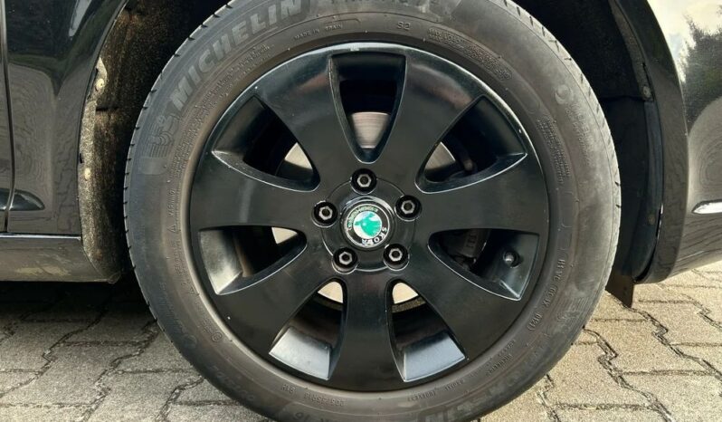 SKODA Octavia  | FWD (przód) | Automatyczna | 105 KM | Czarny full