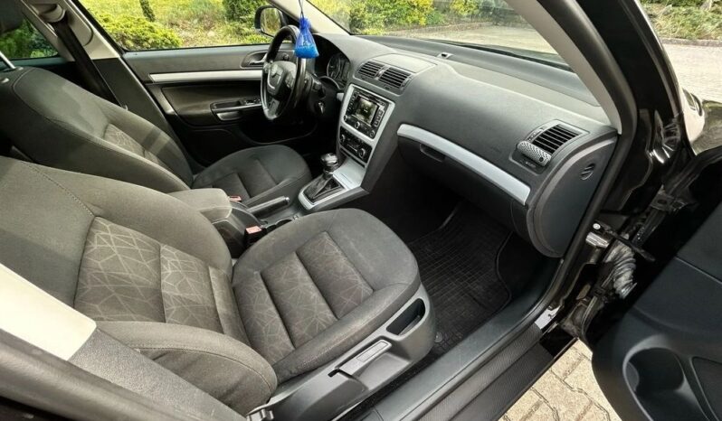 SKODA Octavia  | FWD (przód) | Automatyczna | 105 KM | Czarny full