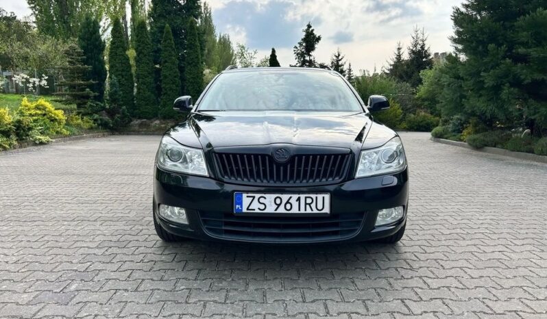 SKODA Octavia  | FWD (przód) | Automatyczna | 105 KM | Czarny full