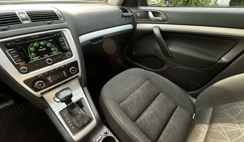 SKODA Octavia  | FWD (przód) | Automatyczna | 105 KM | Czarny full