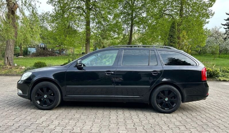SKODA Octavia  | FWD (przód) | Automatyczna | 105 KM | Czarny full