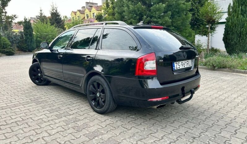 SKODA Octavia  | FWD (przód) | Automatyczna | 105 KM | Czarny full