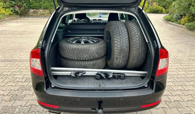 SKODA Octavia  | FWD (przód) | Automatyczna | 105 KM | Czarny full