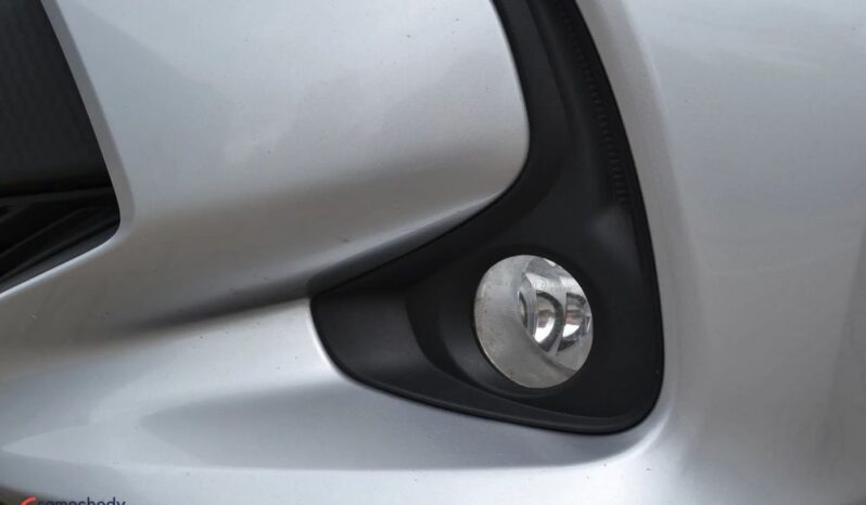 TOYOTA Yaris  | FWD (przód) | Manualna | 125 KM | Srebrny full