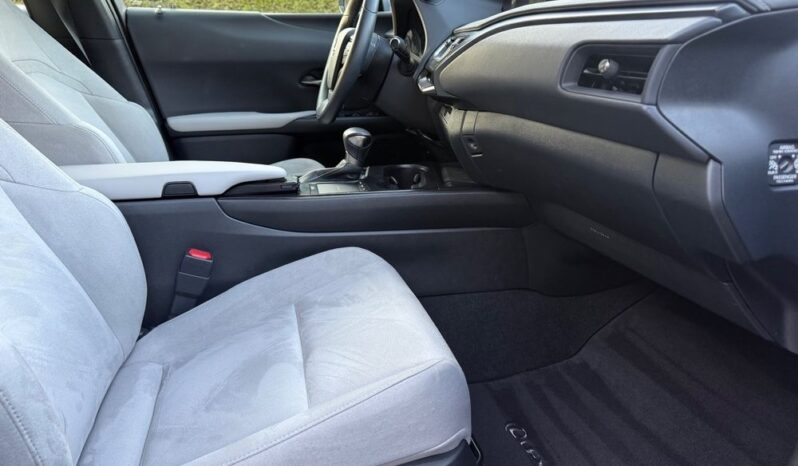 LEXUS UX | FWD (przód) | Automatyczna | 152 KM | Niebieski full