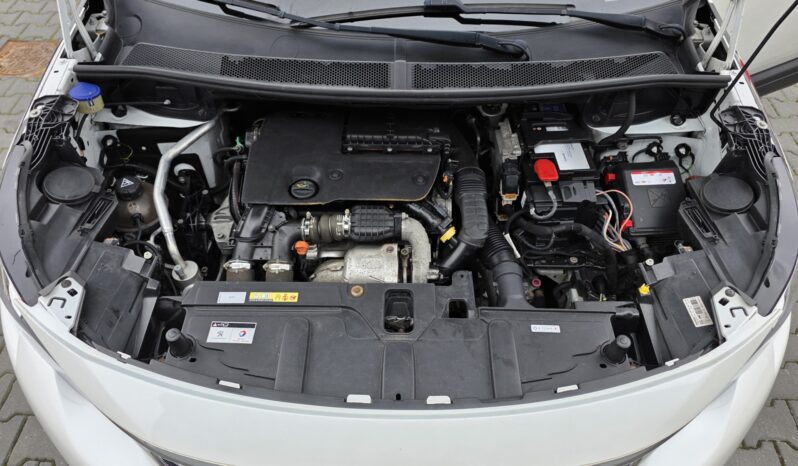 PEUGEOT 5008  | FWD (przód) | Automatyczna | 120 KM | Biały full